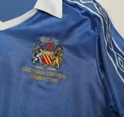 1981 MANCHESTER CITY Retro Umbro FA Cup Final Centenary Home Football Shirt (L)(1981 Manchester City Retro Umbro Fa Cup Final Centenary Home Football Shirt L) 6 1981 MANCHESTER CITY Retro Umbro FA Cup Final Centenary Home Football Shirt (L)(1981 Manchester City Retro Umbro Fa Cup Final Centenary Home Football Shirt L) -Football Shirt Collective 1981 manchester city retro umbro fa cup final centenary home football shirt l 1160882999