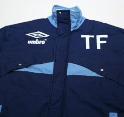1990/92 SHEFFIELD WEDNESDAY Vintage Umbro Football Bench Coat Jacket (M)(1990 92 Sheffield Wednesday Vintage Umbro Football Bench Coat Jacket M) -Football Shirt Collective 1990 92 sheffield wednesday vintage umbro football bench coat jacket m 73399253729654