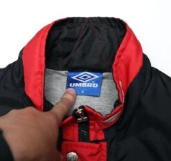 1994/95 MANCHESTER UNITED Vintage Umbro Bench Coat Jacket (M) Alex Ferguson(1994 95 Manchester United Vintage Umbro Bench Coat Jacket M Alex Ferguson) 8 1994/95 MANCHESTER UNITED Vintage Umbro Bench Coat Jacket (M) Alex Ferguson(1994 95 Manchester United Vintage Umbro Bench Coat Jacket M Alex Ferguson) -Football Shirt Collective 1994 95 manchester united vintage umbro bench coat jacket m alex ferguson 73399426351478