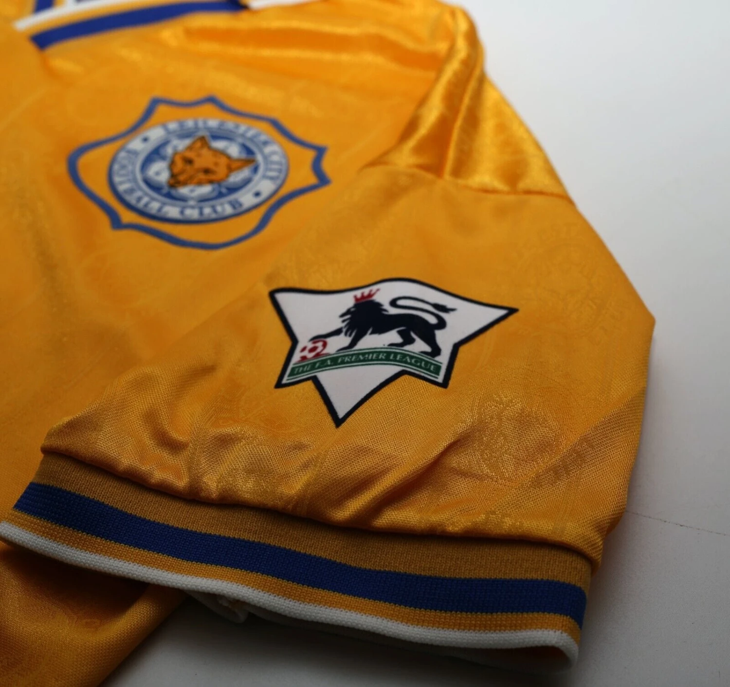 1994/96 LEICESTER CITY Vintage Fox Leisure Away Football Shirt (M)(1994 96 leicester city vintage fox leisure away football shirt m) 1994/96 LEICESTER CITY Vintage Fox Leisure Away Football Shirt (M)(1994 96 Leicester City Vintage Fox Leisure Away Football Shirt M) -Football Shirt Collective 1994 96 leicester city vintage fox leisure away football shirt m 1145525018