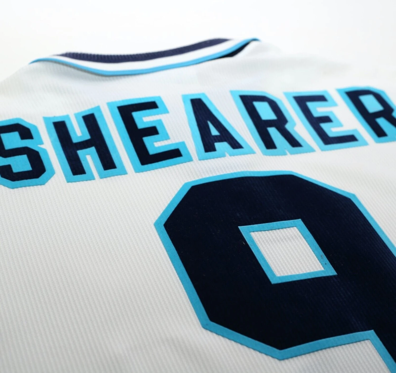 1995/97 Shearer #9 England Vintage Umbro Football Shirt (L/XL) Euro 96(1995 97 shearer 9 england vintage umbro football shirt l xl euro 96) 1995/97 Shearer #9 England Vintage Umbro Football Shirt (L/XL) Euro 96(1995 97 Shearer 9 England Vintage Umbro Football Shirt L Xl Euro 96) -Football Shirt Collective 1995 97 shearer 9 england vintage umbro football shirt l xl euro 96 72145912693110