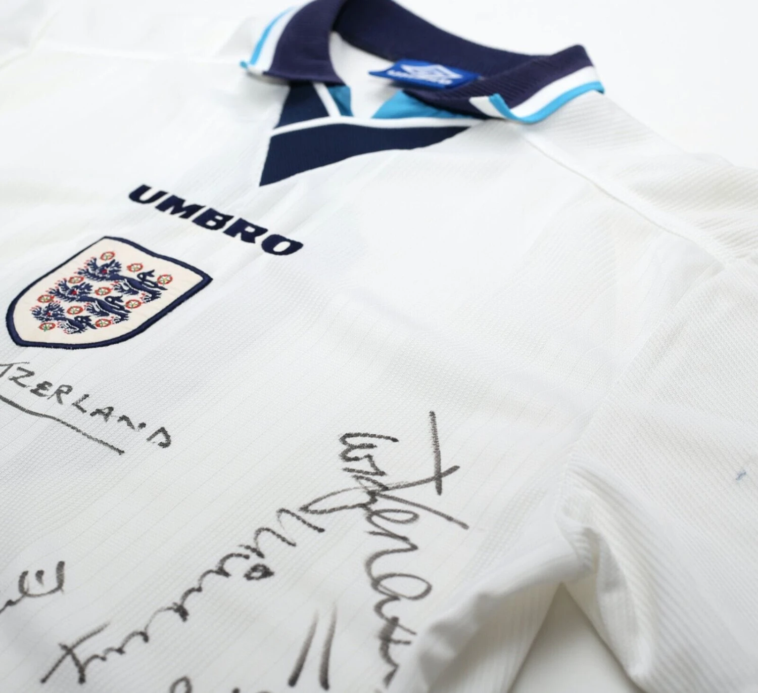 1995 ENGLAND Vintage Umbro Home MATCH WORN/ISSUED/SIGNED Football Shirt (XL)(1995 england vintage umbro home match worn issued signed football shirt xl) 1995 ENGLAND Vintage Umbro Home MATCH WORN/ISSUED/SIGNED Football Shirt (XL)(1995 England Vintage Umbro Home Match Worn Issued Signed Football Shirt Xl) -Football Shirt Collective 1995 england vintage umbro home match worn issued signed football shirt xl 39962896040183