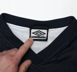 2000/01 Manchester United Vintage Umbro Rain Drill Top (S/M)(2000 01 Manchester United Vintage Umbro Rain Drill Top S M) -Football Shirt Collective 2000 01 manchester united vintage umbro rain drill top s m 73224400372086
