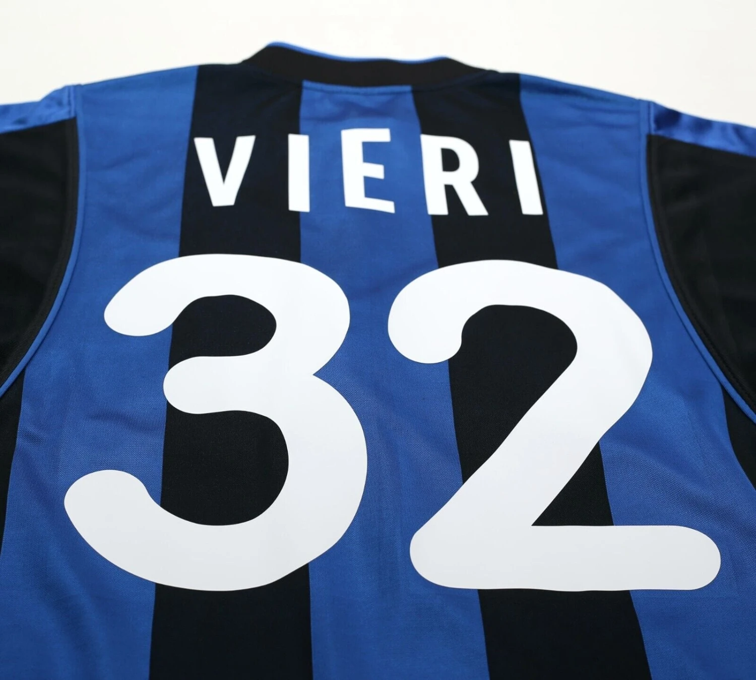 2000/01 VIERI #32 Inter Milan Vintage Nike Home Football Shirt Jersey (S/M)(2000 01 vieri 32 inter milan vintage nike home football shirt jersey s m) 2000/01 VIERI #32 Inter Milan Vintage Nike Home Football Shirt Jersey (S/M)(2000 01 Vieri 32 Inter Milan Vintage Nike Home Football Shirt Jersey S M) -Football Shirt Collective 2000 01 vieri 32 inter milan vintage nike home football shirt jersey s m 41842042700023