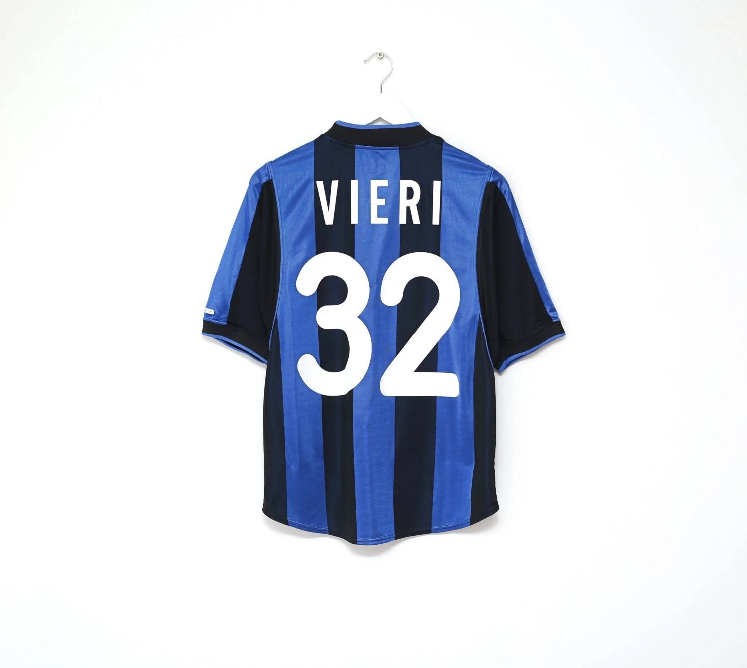 2000/01 VIERI #32 Inter Milan Vintage Nike Home Football Shirt Jersey (S/M)(2000 01 vieri 32 inter milan vintage nike home football shirt jersey s m) 2000/01 VIERI #32 Inter Milan Vintage Nike Home Football Shirt Jersey (S/M)(2000 01 Vieri 32 Inter Milan Vintage Nike Home Football Shirt Jersey S M) -Football Shirt Collective 2000 01 vieri 32 inter milan vintage nike home football shirt jersey s m 41842374574327 scaled