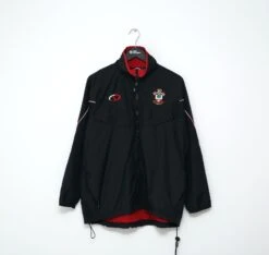 2001/03 SOUTHAMPTON Vintage SAINTS Football Rain Coat Jacket (M) Le Tissier Era(2001 03 Southampton Vintage Saints Football Rain Coat Jacket M Le Tissier Era 1)