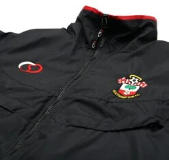 2001/03 SOUTHAMPTON Vintage SAINTS Football Rain Coat Jacket (M) Le Tissier Era(2001 03 Southampton Vintage Saints Football Rain Coat Jacket M Le Tissier Era 1) -Football Shirt Collective 2001 03 southampton vintage saints football rain coat jacket m le tissier era 39812543643895