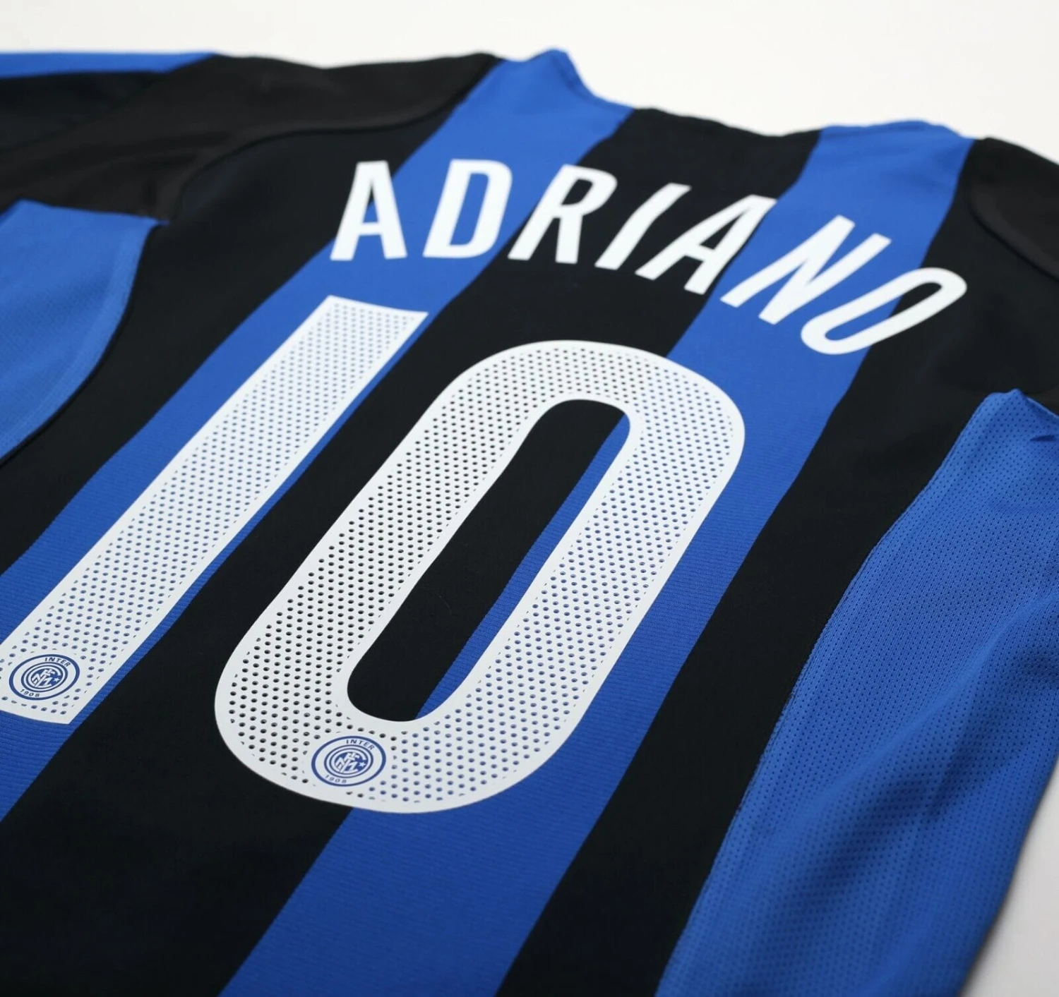 2004/05 ADRIANO #10 Inter Milan Vintage Nike Home Football Shirt (S)(2004 05 adriano 10 inter milan vintage nike home football shirt s) 2004/05 ADRIANO #10 Inter Milan Vintage Nike Home Football Shirt (S)(2004 05 Adriano 10 Inter Milan Vintage Nike Home Football Shirt S) -Football Shirt Collective 2004 05 adriano 10 inter milan vintage nike home football shirt s 1146833327