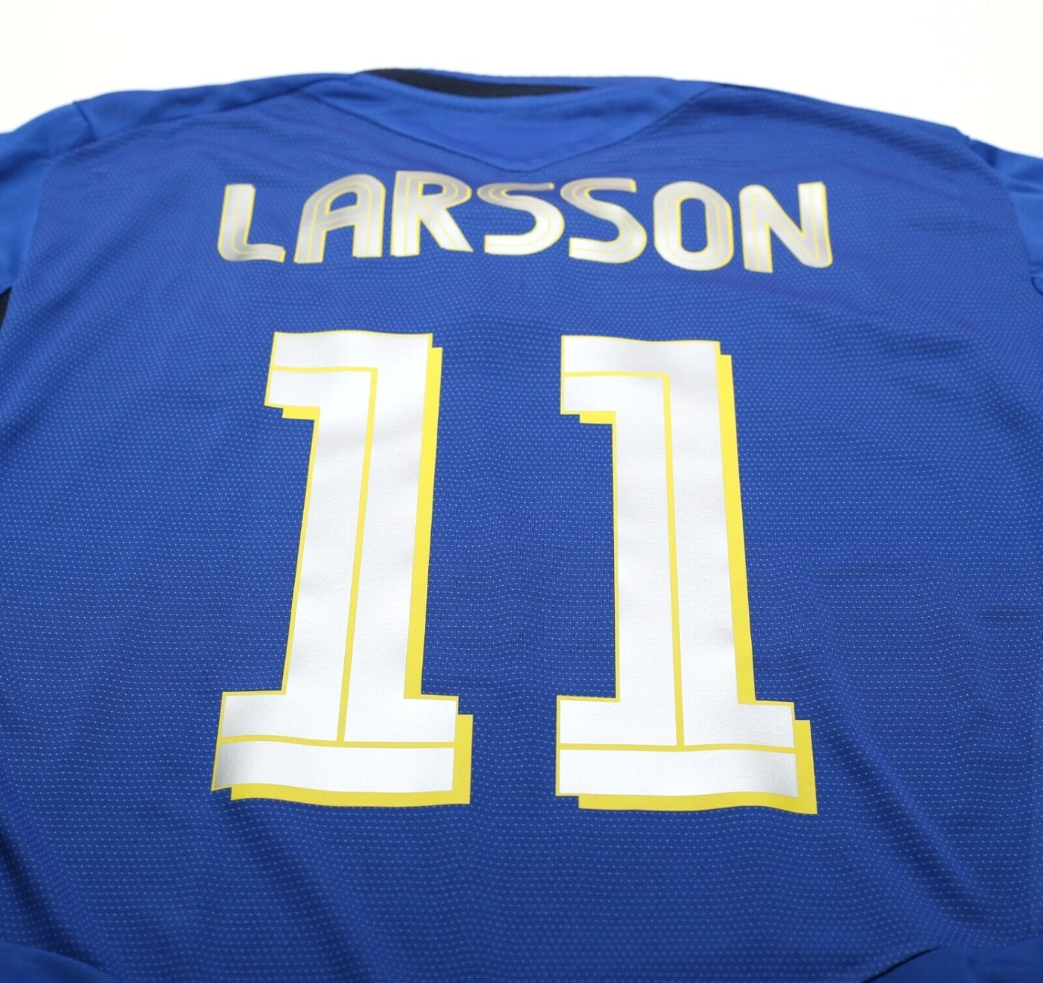 2004/05 Larsson #11 Sweden Vintage Umbro L/S Away Football Shirt (M)(2004 05 larsson 11 sweden vintage umbro l s away football shirt l) 2004/05 Larsson #11 Sweden Vintage Umbro L/S Away Football Shirt (M)(2004 05 Larsson 11 Sweden Vintage Umbro L S Away Football Shirt L) -Football Shirt Collective 2004 05 larsson 11 sweden vintage umbro l s away football shirt m 43481101009143