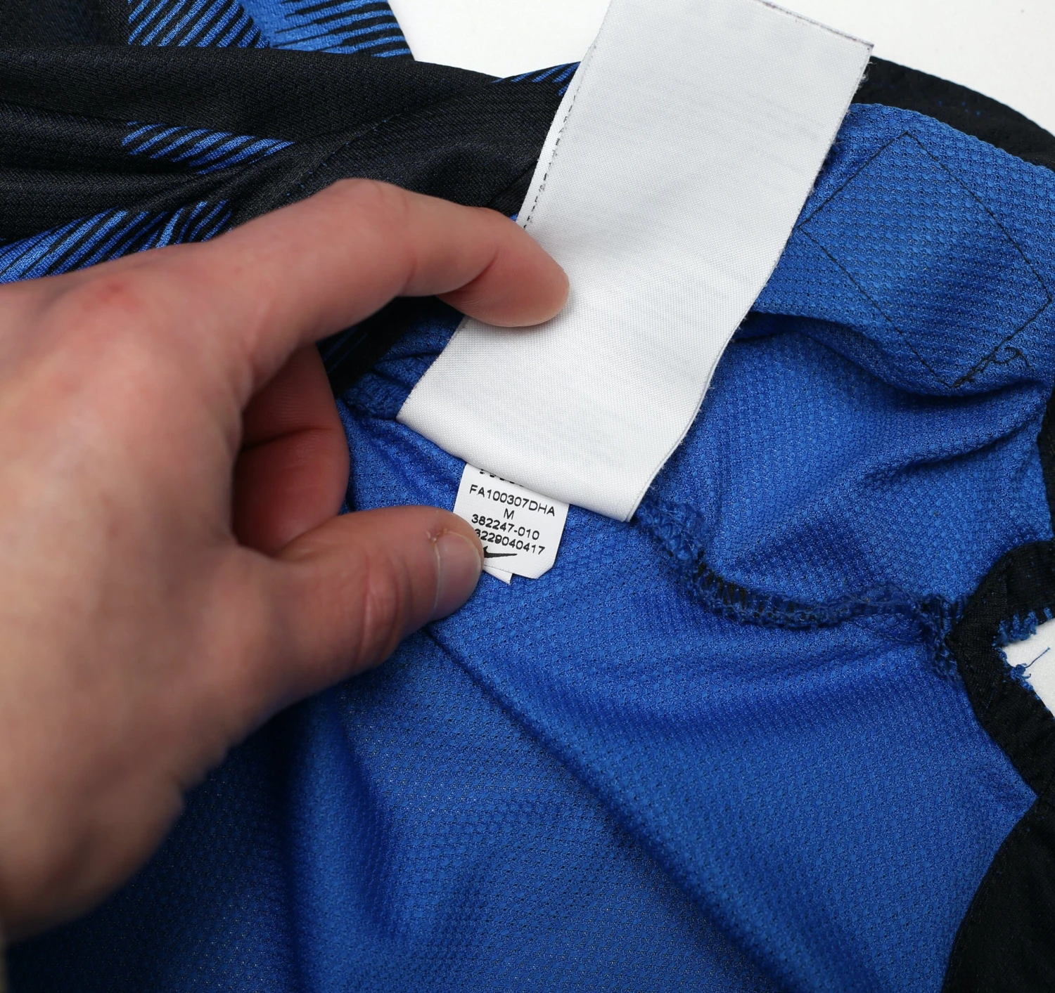 2010/11 Inter Milan Vintage Nike Football Home Shirt (M)(2010 11 inter milan vintage nike football home shirt m 1) 2010/11 Inter Milan Vintage Nike Football Home Shirt (M)(2010 11 Inter Milan Vintage Nike Football Home Shirt M 1) -Football Shirt Collective 2010 11 inter milan vintage nike football home shirt m 72354103820662 scaled